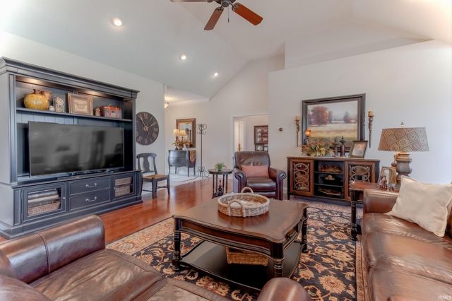 2150 Long Cove Circle, Newburgh, IN 47630
