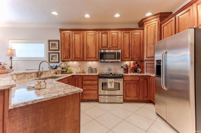 2150 Long Cove Circle, Newburgh, IN 47630