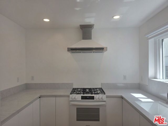 2310 Oak Street, Santa Monica, CA 90405