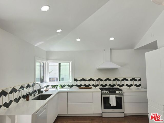 2310 Oak Street, Santa Monica, CA 90405
