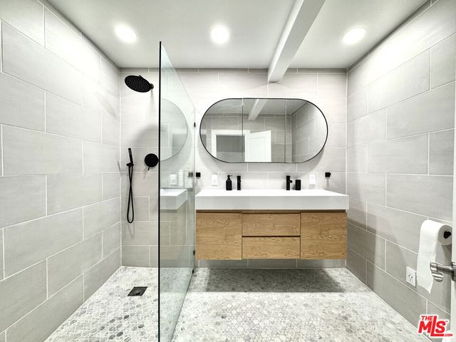 2310 Oak Street, Santa Monica, CA 90405