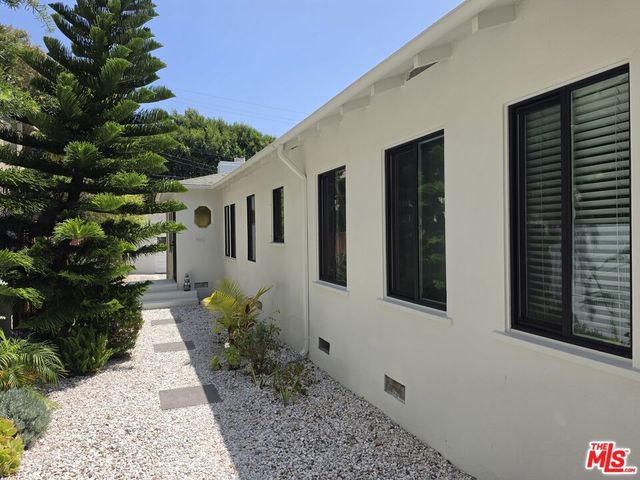 2310 Oak Street, Santa Monica, CA 90405