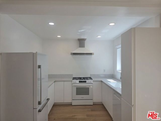 2310 Oak Street, Santa Monica, CA 90405
