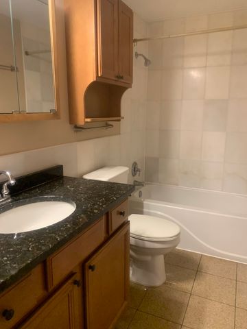 4424 Arbor Circle 3, Downers Grove, IL 60515