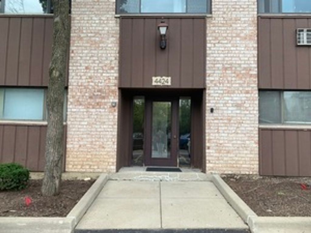 4424 Arbor Circle 3, Downers Grove, IL 60515