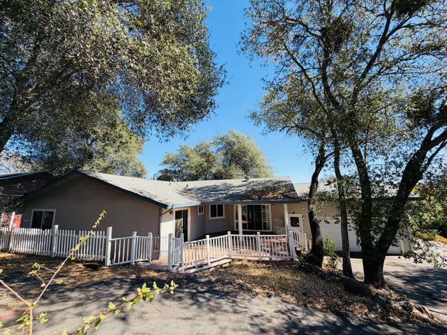 3718 Cambridge Rd, Cameron Park, CA 95682