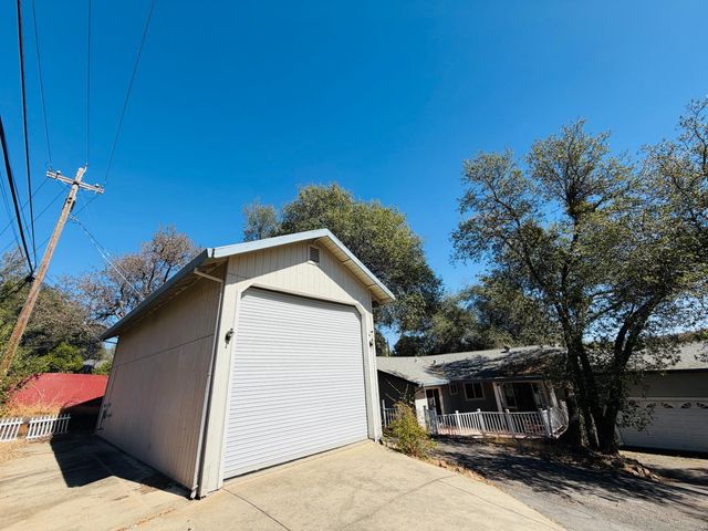 3718 Cambridge Rd, Cameron Park, CA 95682