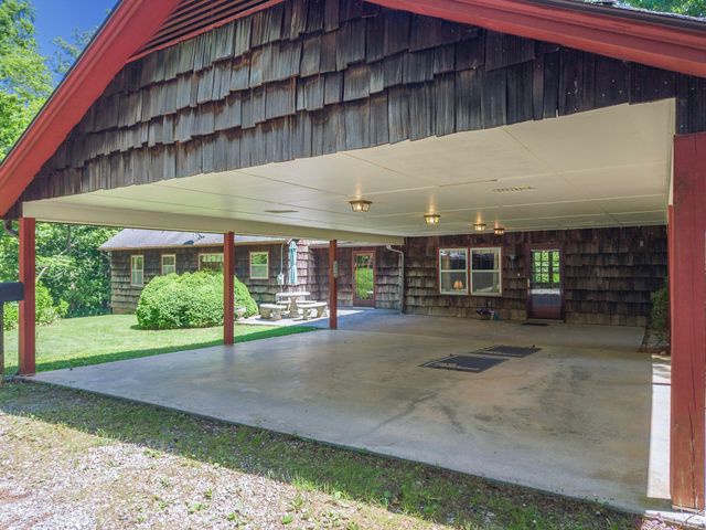 1115 Robin Ridge RD, Rocky Mount, VA 24151