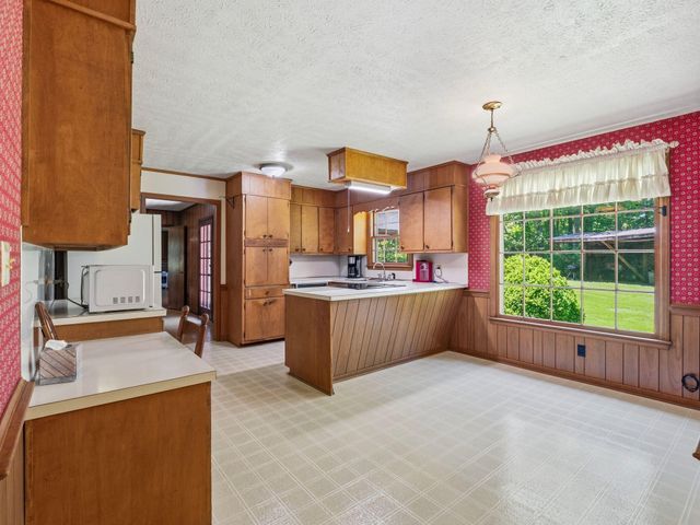 1115 Robin Ridge RD, Rocky Mount, VA 24151