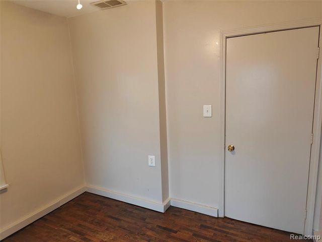 11667 Syracuse Street, Taylor, MI 48180