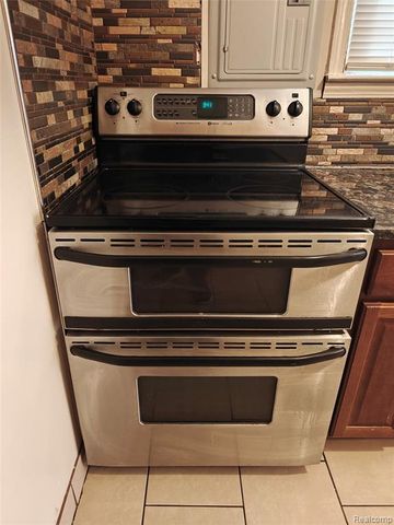 11667 Syracuse Street, Taylor, MI 48180