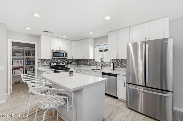 26429 S GREENCASTLE Drive, Sun Lakes, AZ 85248