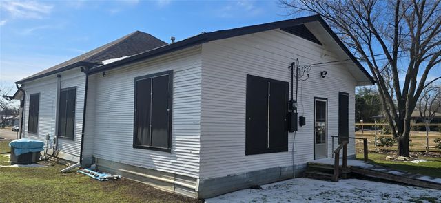 420 W 6th ST, Taylor, TX 76574