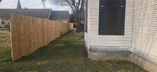 420 W 6th ST, Taylor, TX 76574