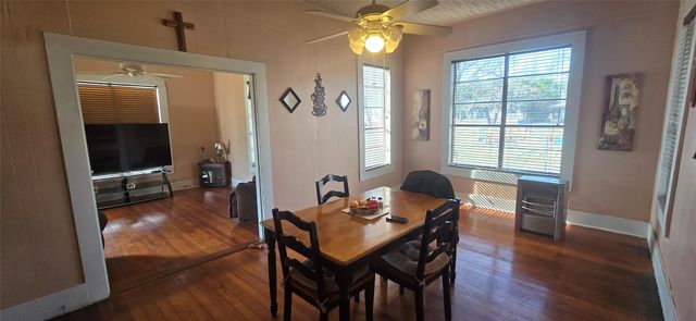 420 W 6th ST, Taylor, TX 76574