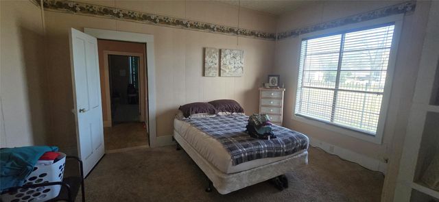 420 W 6th ST, Taylor, TX 76574