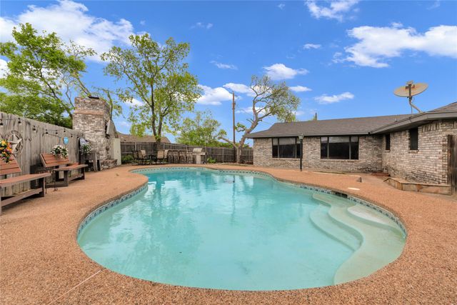 2321 County Road 2360, Decatur, TX 76234