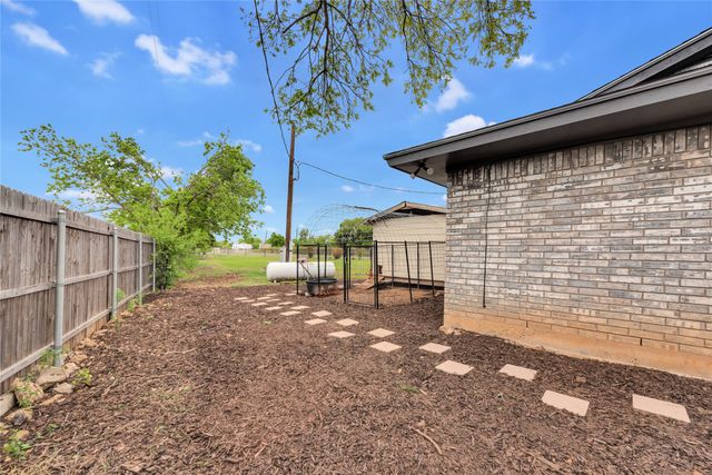 2321 County Road 2360, Decatur, TX 76234