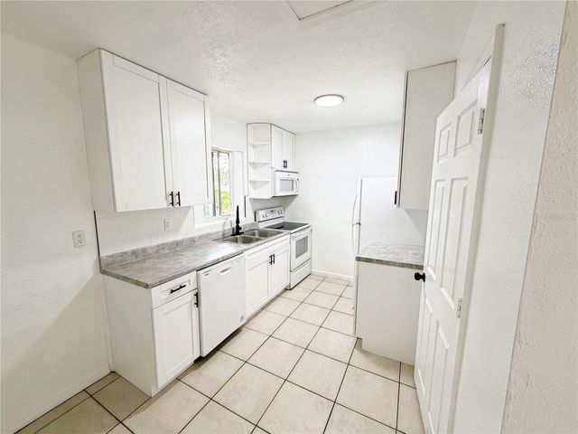3916 E GENESEE STREET, Tampa, FL 33610