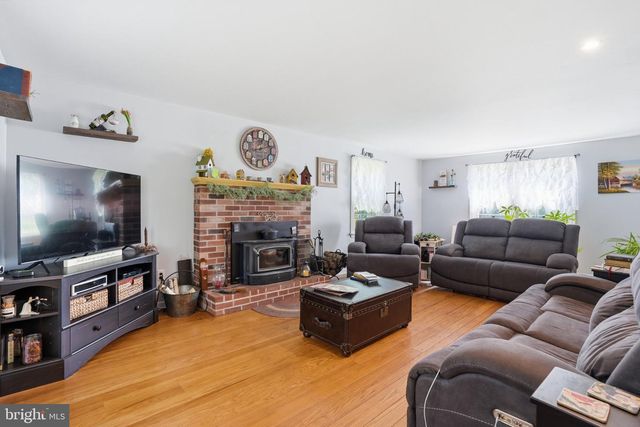 17 DERSTINE RD, Hatfield, PA 19440