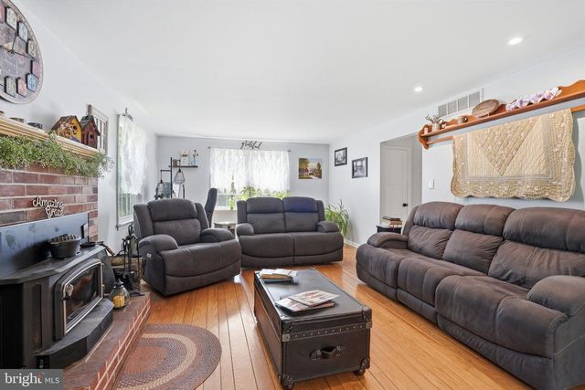 17 DERSTINE RD, Hatfield, PA 19440