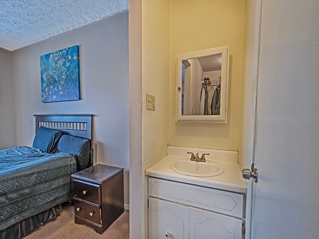 324 Central Dr, Cranberry Twp, PA 16066