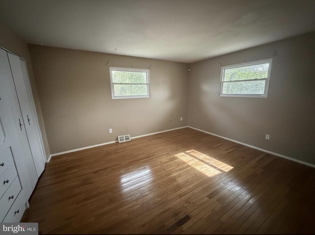 Image 10 of property listing at 303 MACKINTOSH DR, Glen Burnie, MD 21061