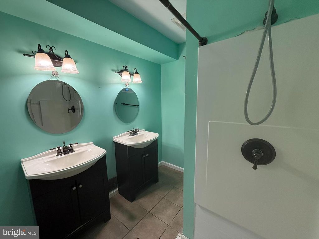 Image 12 of property listing at 303 MACKINTOSH DR, Glen Burnie, MD 21061