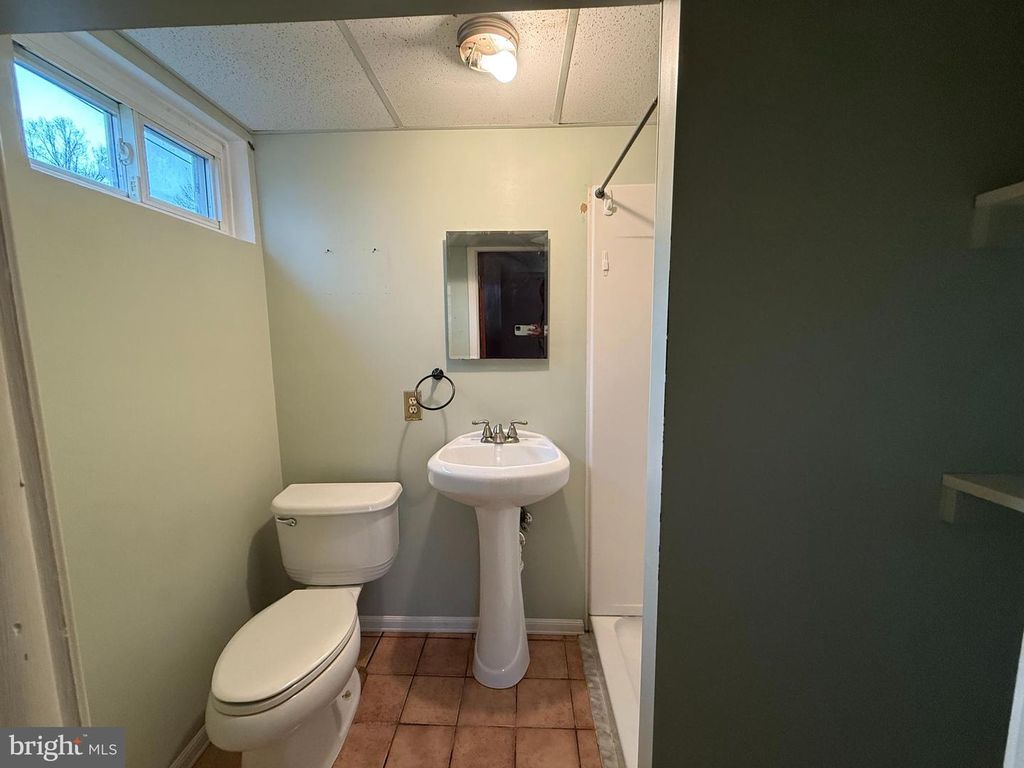 Image 16 of property listing at 303 MACKINTOSH DR, Glen Burnie, MD 21061