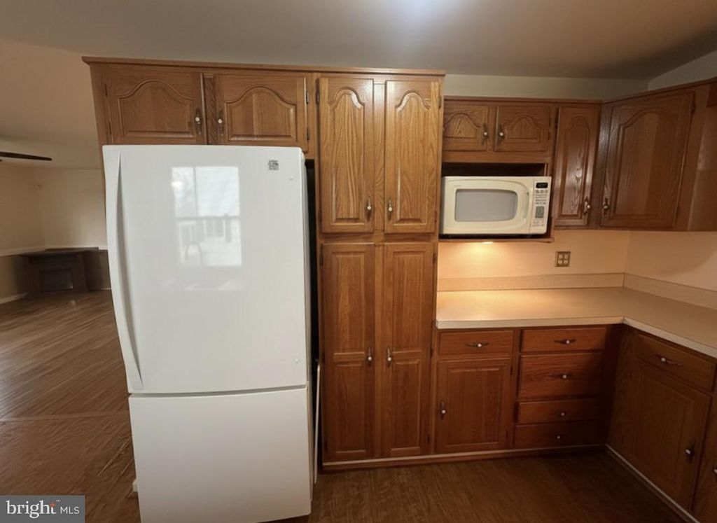 Image 6 of property listing at 303 MACKINTOSH DR, Glen Burnie, MD 21061