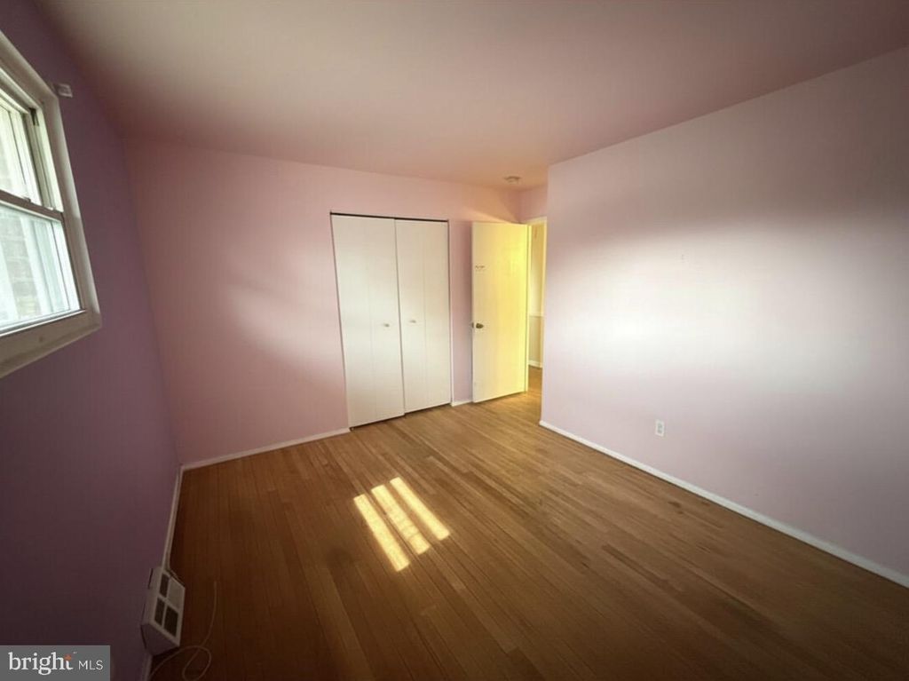 Image 8 of property listing at 303 MACKINTOSH DR, Glen Burnie, MD 21061