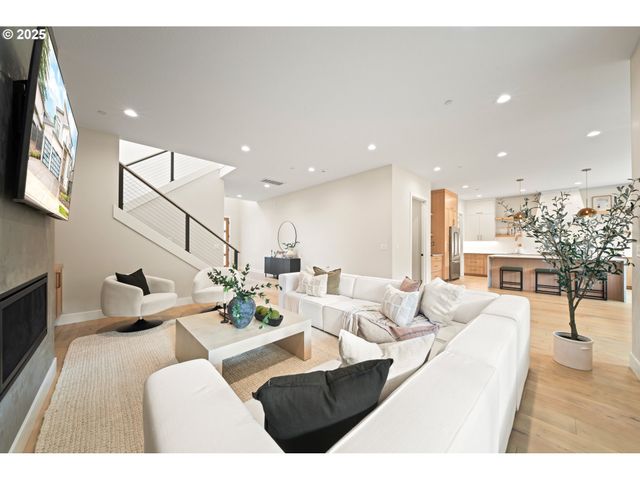 2044 Nw 33RD Way, Camas, WA 98607