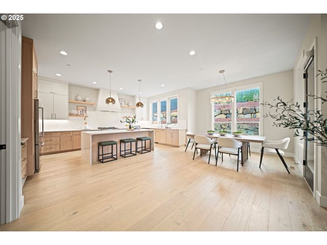 2044 Nw 33RD Way, Camas, WA 98607