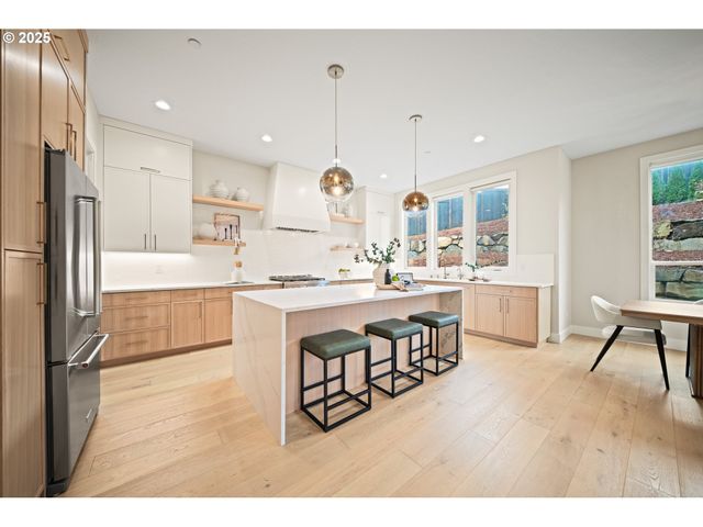 2044 Nw 33RD Way, Camas, WA 98607