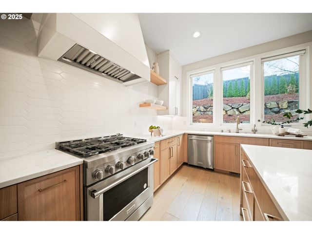 2044 Nw 33RD Way, Camas, WA 98607