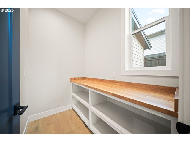 2044 Nw 33RD Way, Camas, WA 98607