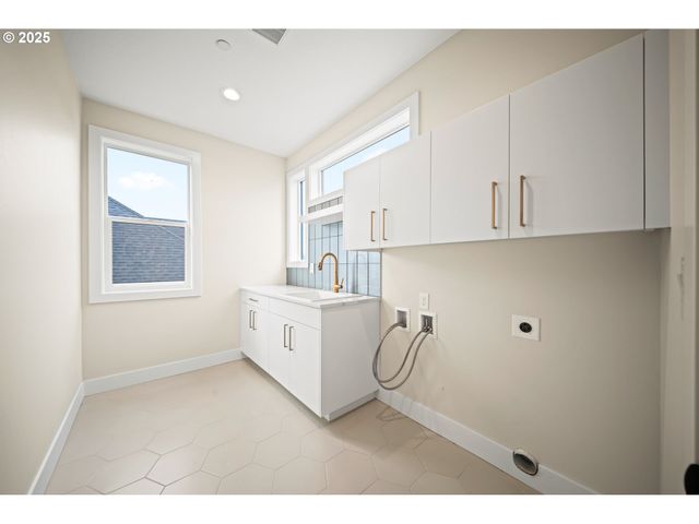 2044 Nw 33RD Way, Camas, WA 98607