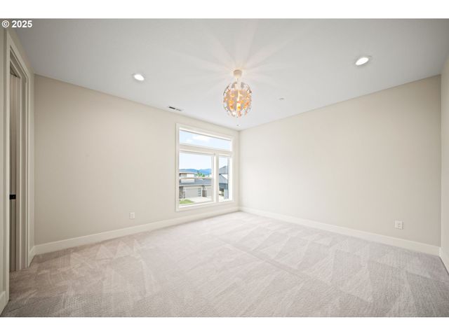 2044 Nw 33RD Way, Camas, WA 98607