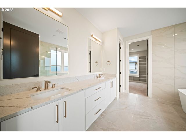 2044 Nw 33RD Way, Camas, WA 98607