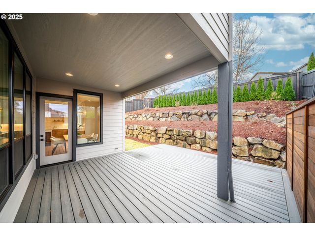 2044 Nw 33RD Way, Camas, WA 98607