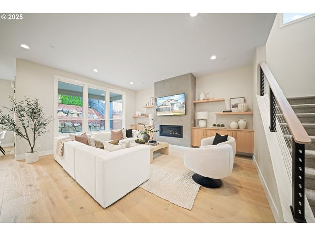 2044 Nw 33RD Way, Camas, WA 98607