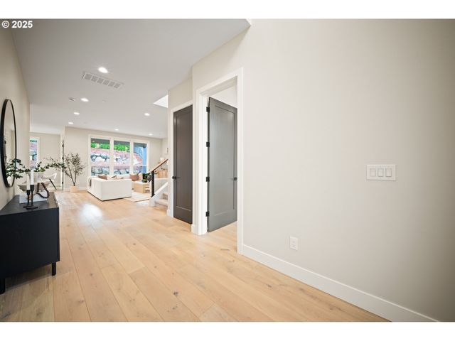 2044 Nw 33RD Way, Camas, WA 98607