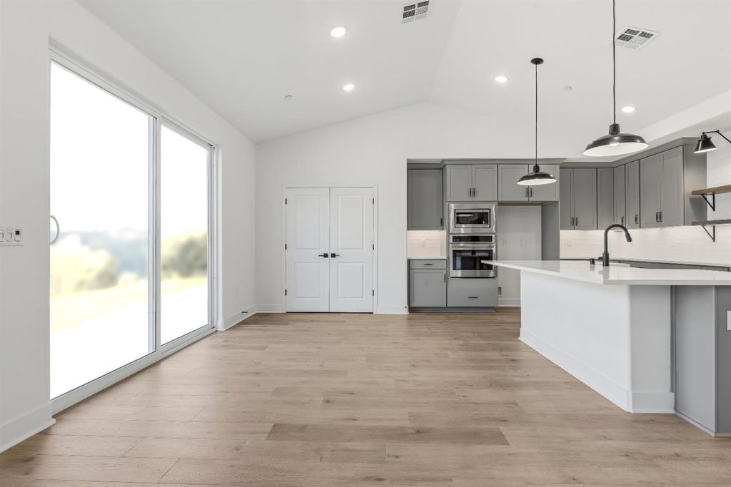 Image 10 of property listing at 8069 Cottonwood Drive, Friant, CA 93626