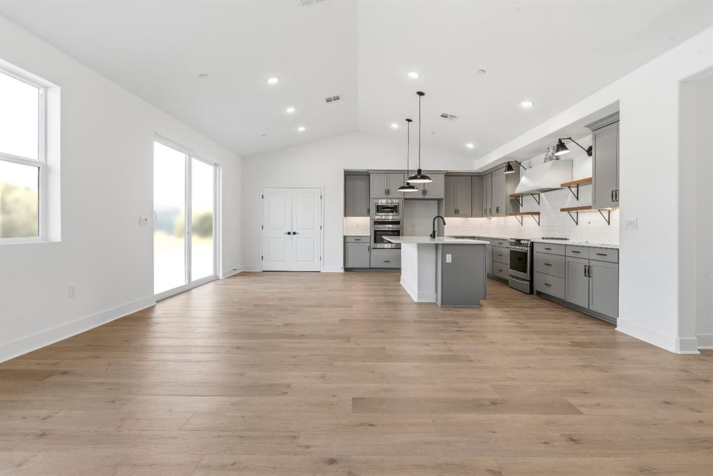 Image 11 of property listing at 8069 Cottonwood Drive, Friant, CA 93626