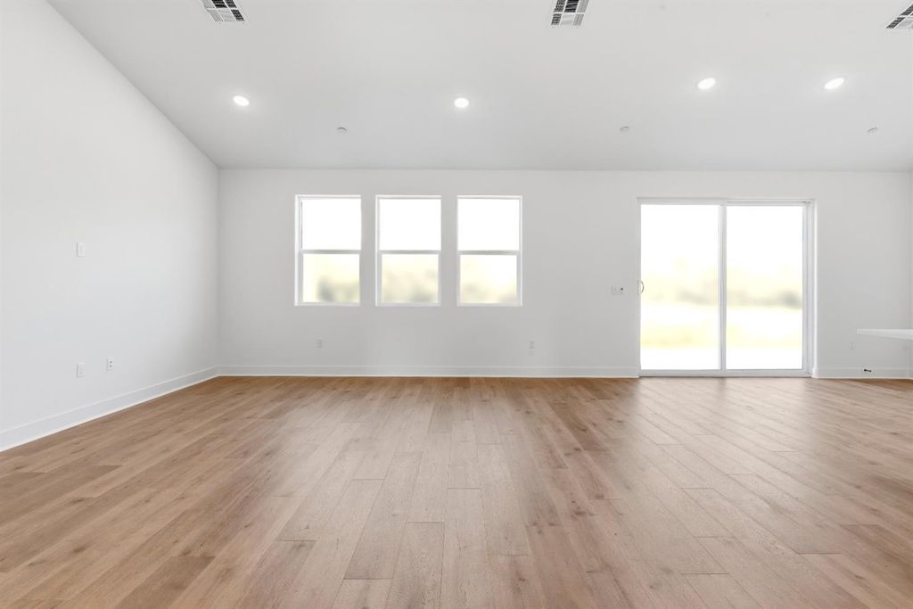 Image 13 of property listing at 8069 Cottonwood Drive, Friant, CA 93626