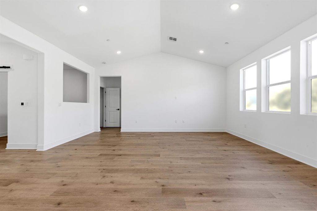 Image 14 of property listing at 8069 Cottonwood Drive, Friant, CA 93626