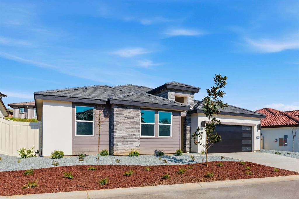 Image 3 of property listing at 8069 Cottonwood Drive, Friant, CA 93626