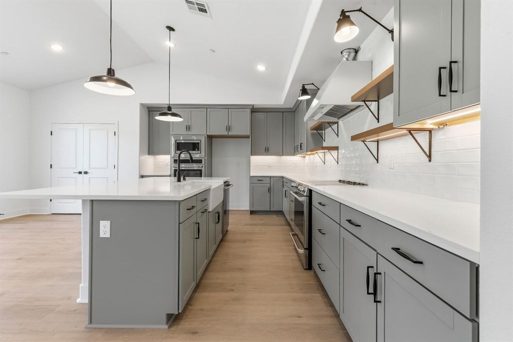 Image 7 of property listing at 8069 Cottonwood Drive, Friant, CA 93626