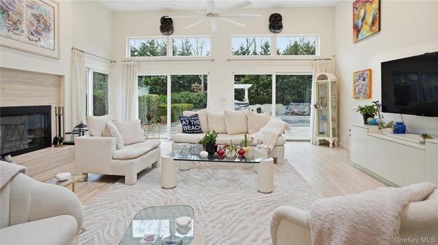 15 Blueberry Lane, Quogue, NY 11959