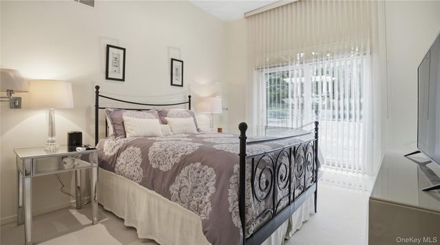 15 Blueberry Lane, Quogue, NY 11959